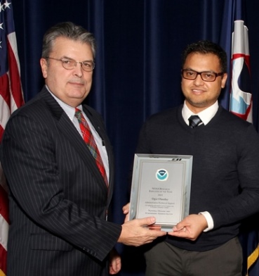 Photo of Craig McLean giving award to Ogie Olanday